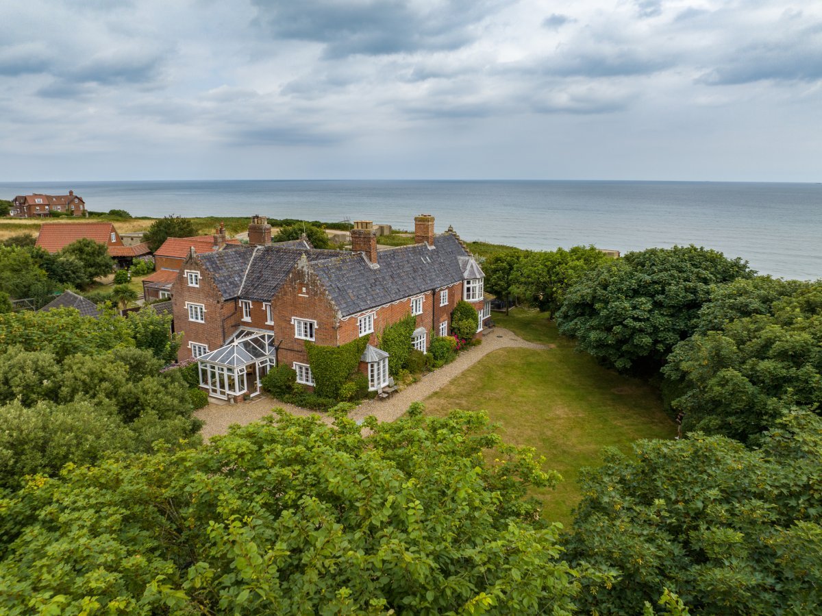 Meadow House sea views